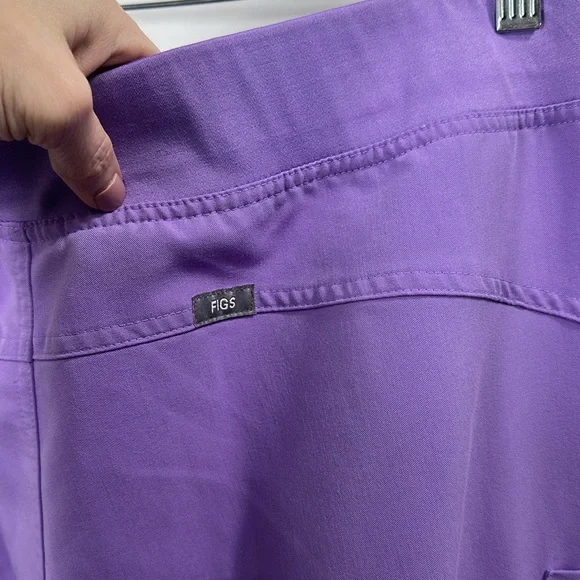 Figs Women’s Two Piece Scrub Set Rafaela Top and Kade Pants purple size XL. - Picture 13 of 13